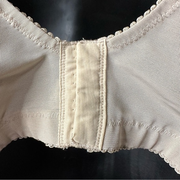 Elila Sz 40 J MICROFIBER MOLDED SOFTCUP
Beige 1803 - Picture 4 of 7